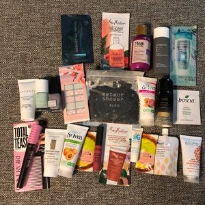 Beauty Bag Bundle. See pic for details. 💅🏽